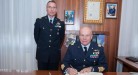Gen. Preziosa firma l'albo d'Onore della Scuola di Aerocooperazione